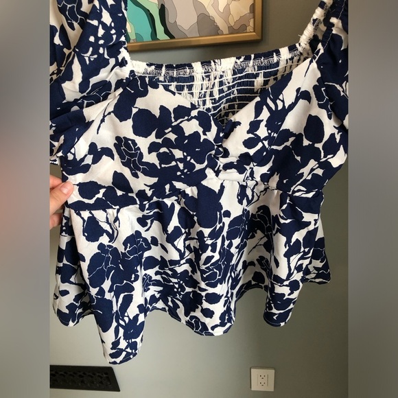 ✨2 for $25✨ Floral Peplum Blouse - Picture 2 of 4